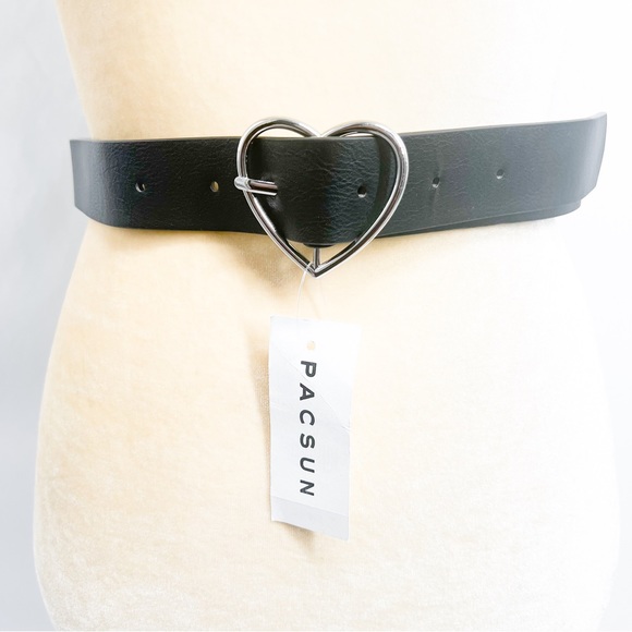 BRANDY MELVILLE BLACK FAUX LEATHER SILVER HEART BELT - Picture 2 of 11